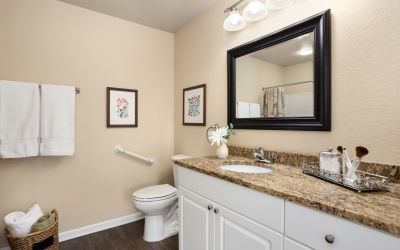 glenbrooke-palm-bay-18-unit-bathroom.jpg